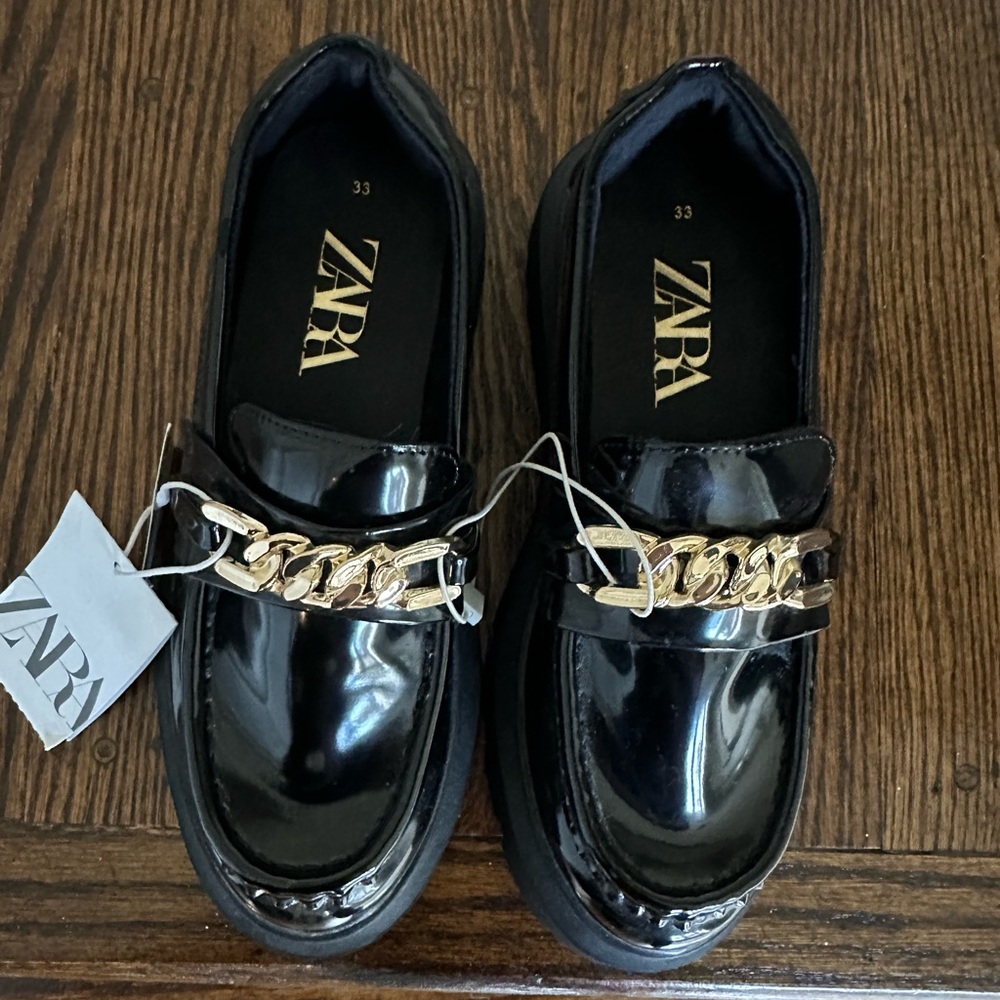 Girls NWT Zara Black Loafers with Gold Chain